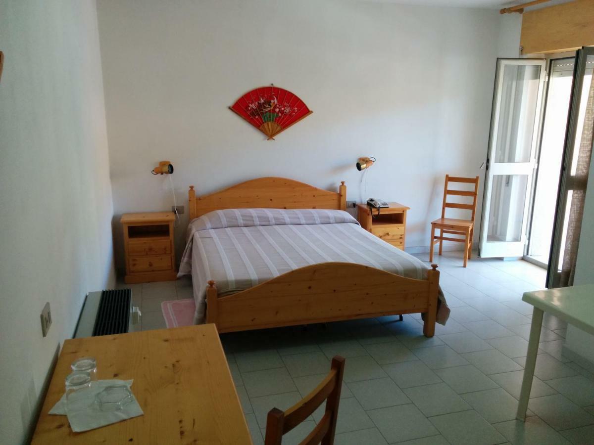 Hotel Panorama Badesi Kültér fotó